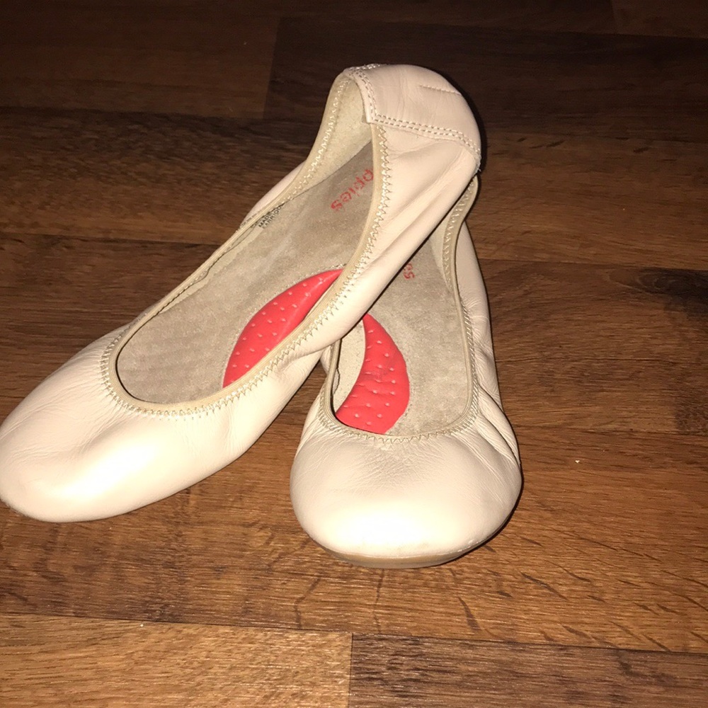 Hush puppies leather ballet flats